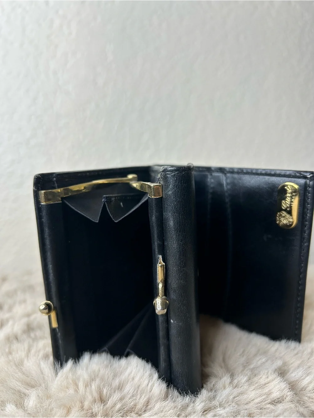 Gucci Black Leather Mini Wallet with Gold Logo and Hardware - Picture 3 of 12
